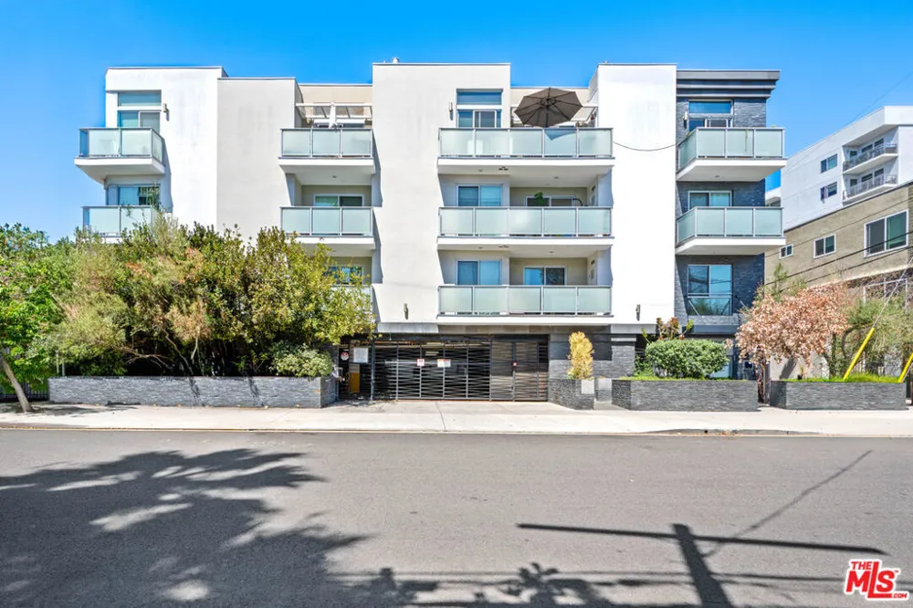 7133 Hawthorn Avenue #202 Los Angeles, CA 90046