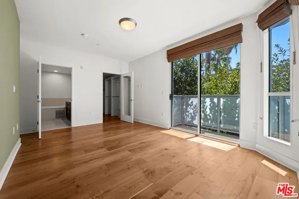 7133 Hawthorn Avenue #202 Los Angeles, CA 90046