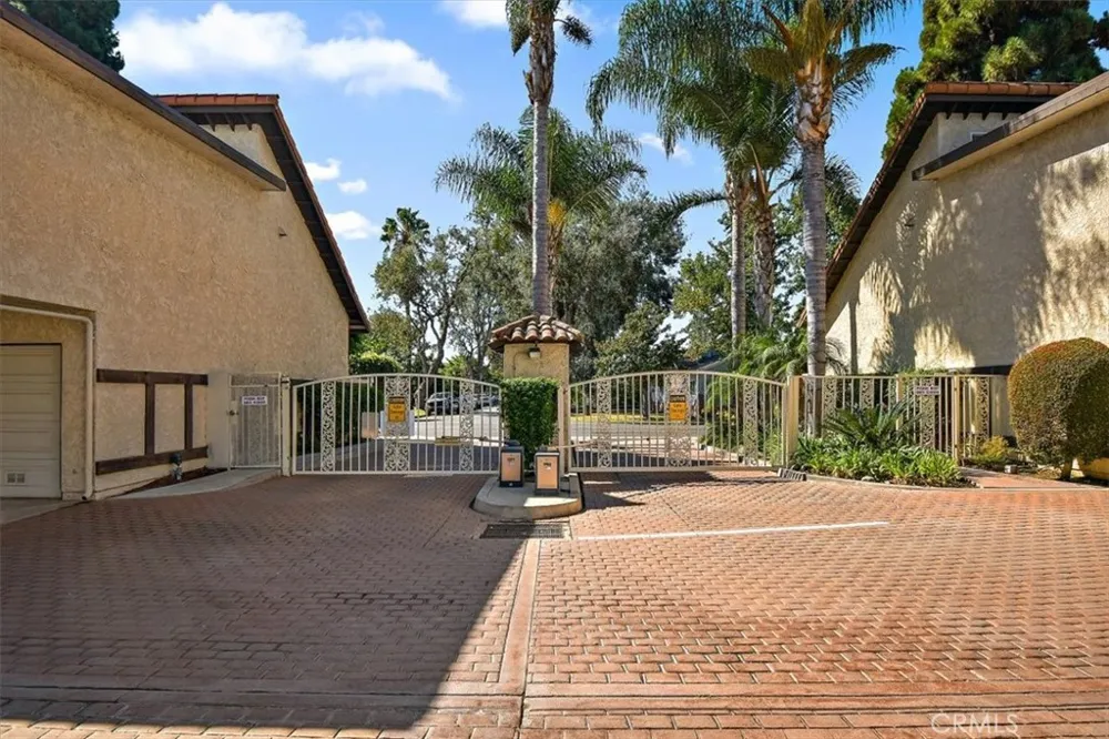 5465 E Centralia Long Beach, CA 90808