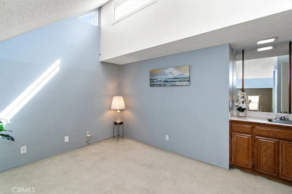 5465 E Centralia Long Beach, CA 90808