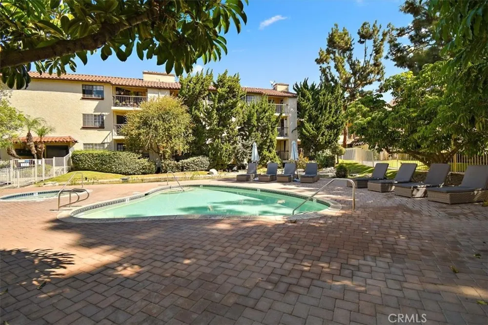 5465 E Centralia Long Beach, CA 90808