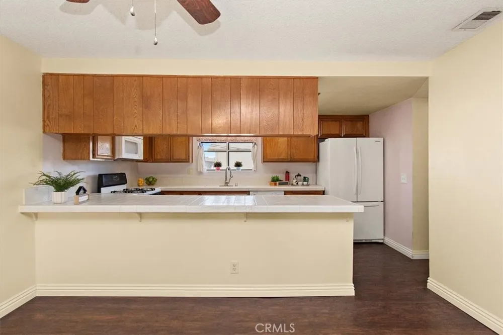 5465 E Centralia Long Beach, CA 90808