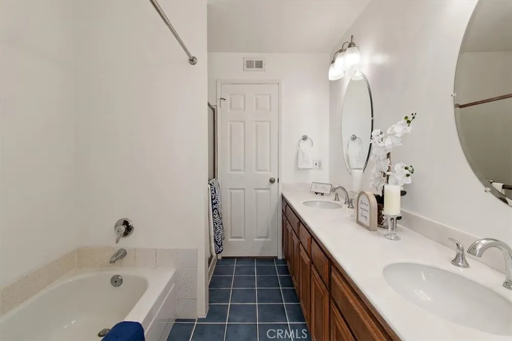 5465 E Centralia Long Beach, CA 90808