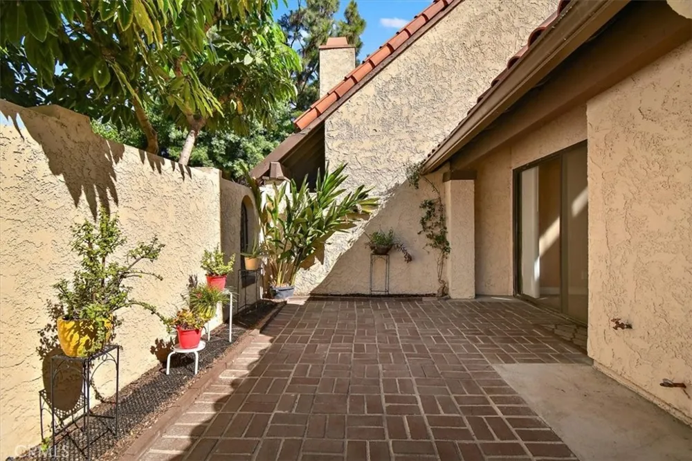 5465 E Centralia Long Beach, CA 90808