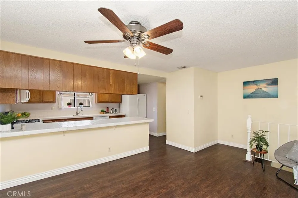 5465 E Centralia Long Beach, CA 90808