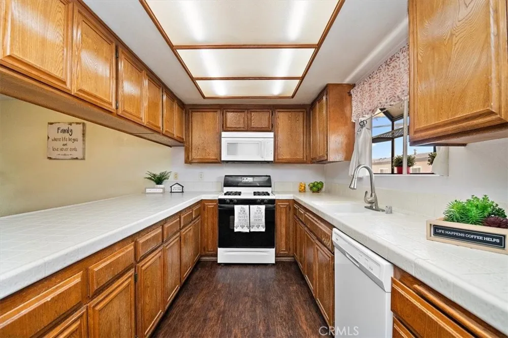 5465 E Centralia Long Beach, CA 90808