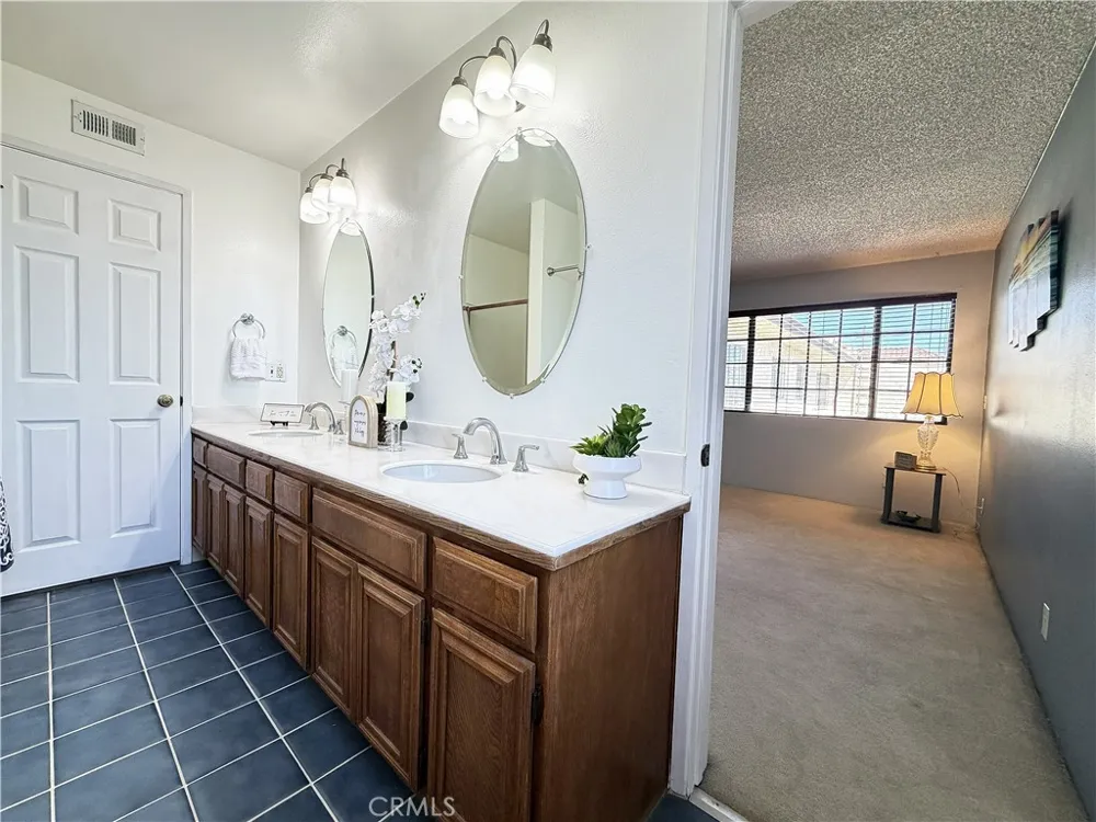 5465 E Centralia Long Beach, CA 90808