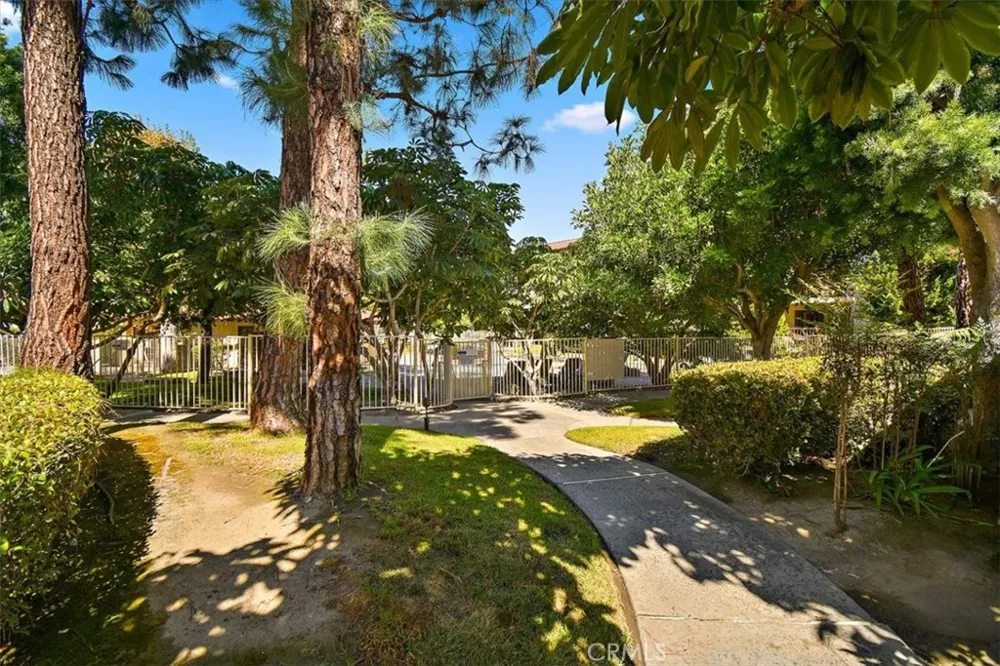 5465 E Centralia Long Beach, CA 90808