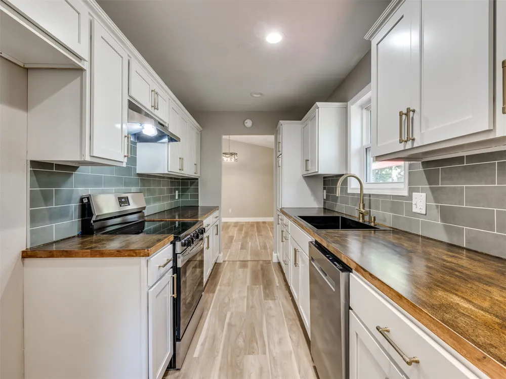 6163 Wildwood Drive Sand Springs, OK 74063