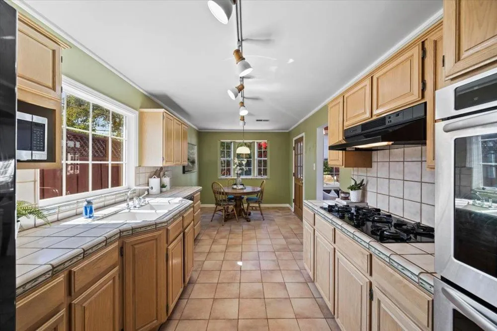 3992 Pasadena Drive San Mateo, CA 94403