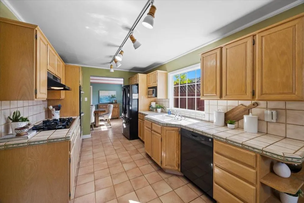 3992 Pasadena Drive San Mateo, CA 94403