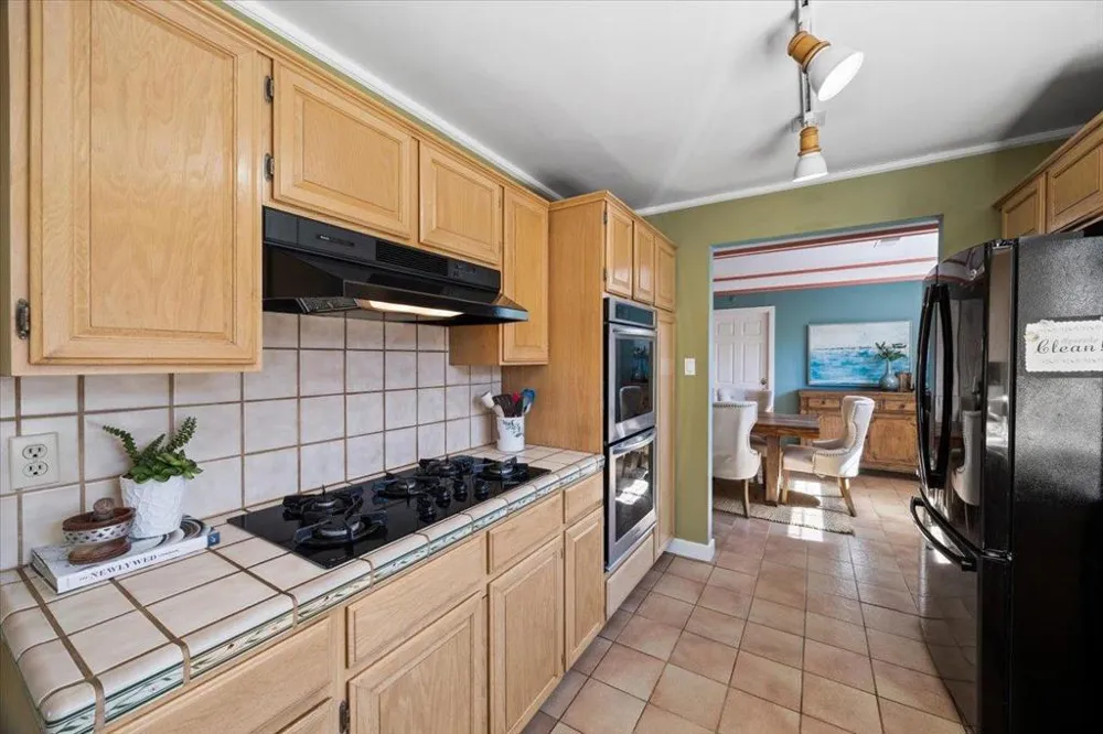 3992 Pasadena Drive San Mateo, CA 94403