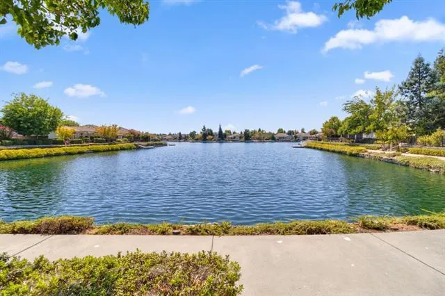 2905 Granite Park Lane Elk Grove, CA 95758