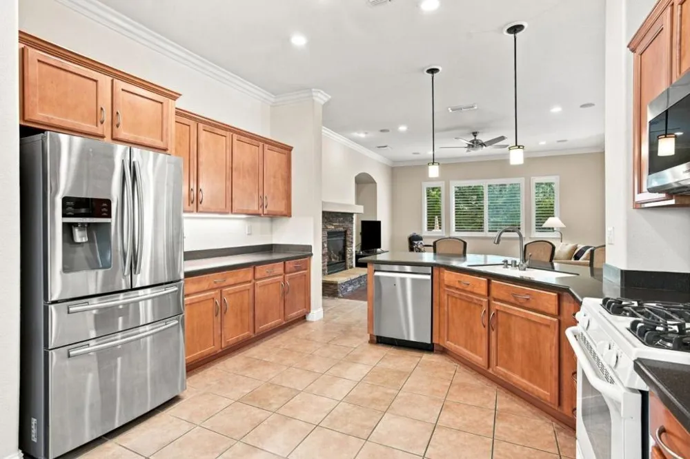 2905 Granite Park Lane Elk Grove, CA 95758