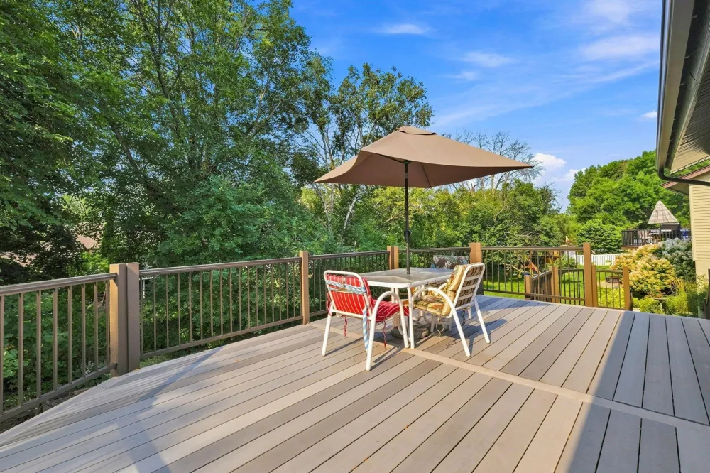 6649 Buckingham Road Woodbury, MN 55125