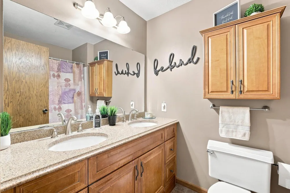6649 Buckingham Road Woodbury, MN 55125