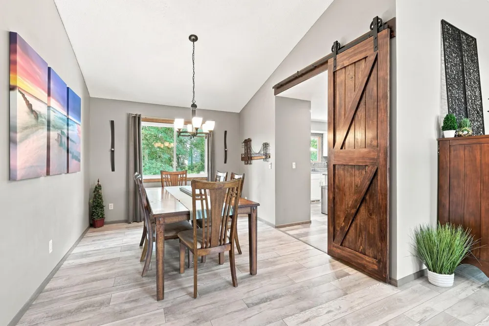 6649 Buckingham Road Woodbury, MN 55125