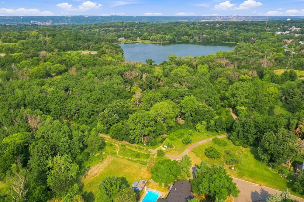 6649 Buckingham Road Woodbury, MN 55125