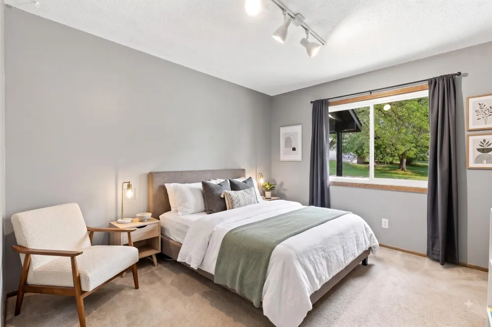 6649 Buckingham Road Woodbury, MN 55125