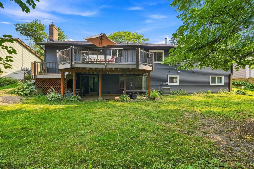 6649 Buckingham Road Woodbury, MN 55125