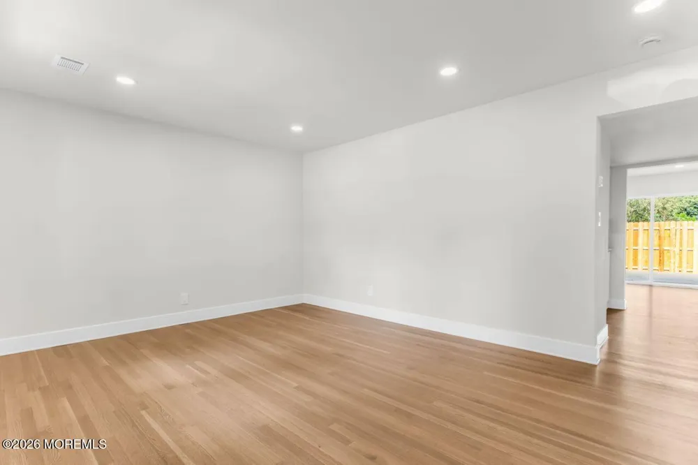 61 Kingsley Way Freehold, NJ 07728