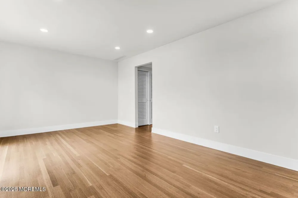 61 Kingsley Way Freehold, NJ 07728