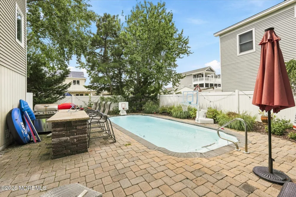 256 W 10th Street Ship Bottom, NJ 08008