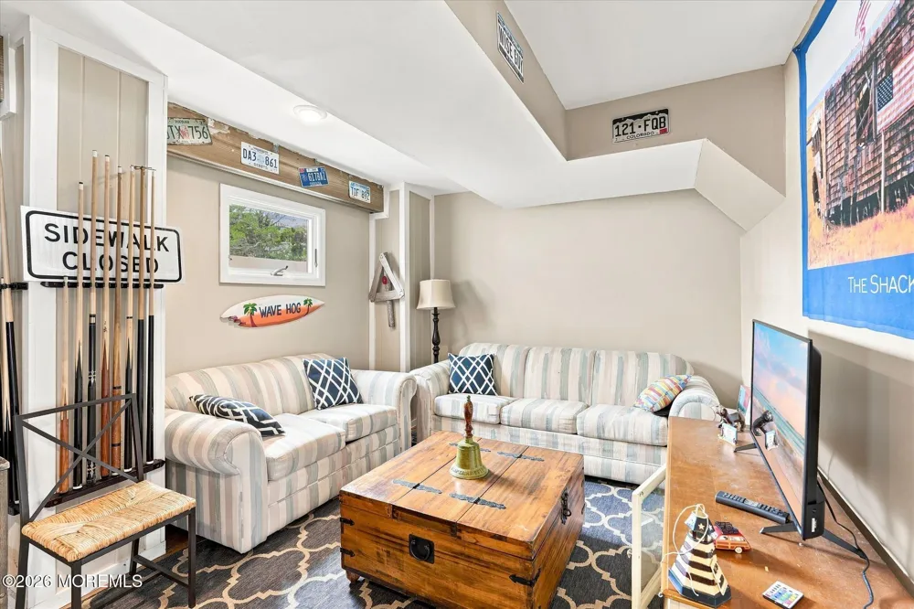 256 W 10th Street Ship Bottom, NJ 08008