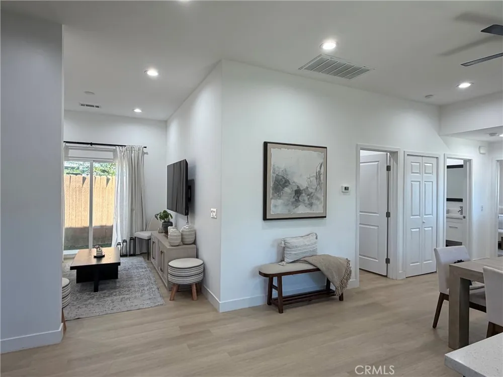 8612 Mason Winnetka, CA 91306
