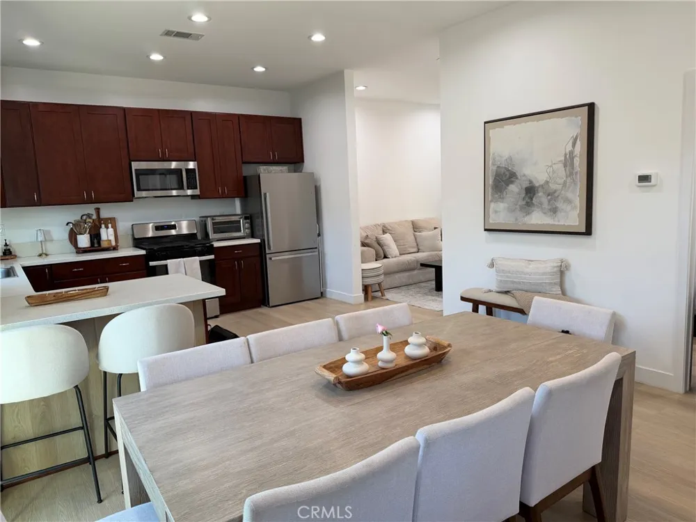 8612 Mason Winnetka, CA 91306