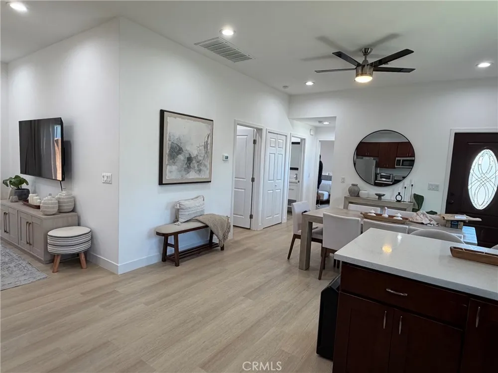 8612 Mason Winnetka, CA 91306