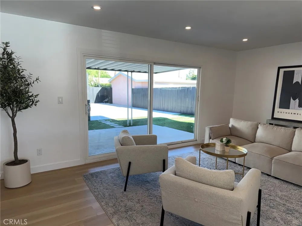 8612 Mason Winnetka, CA 91306
