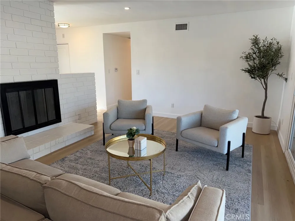 8612 Mason Winnetka, CA 91306