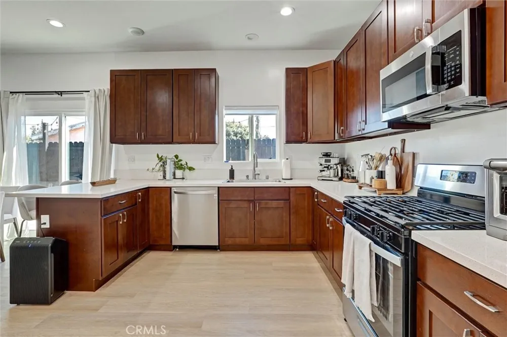 8612 Mason Winnetka, CA 91306