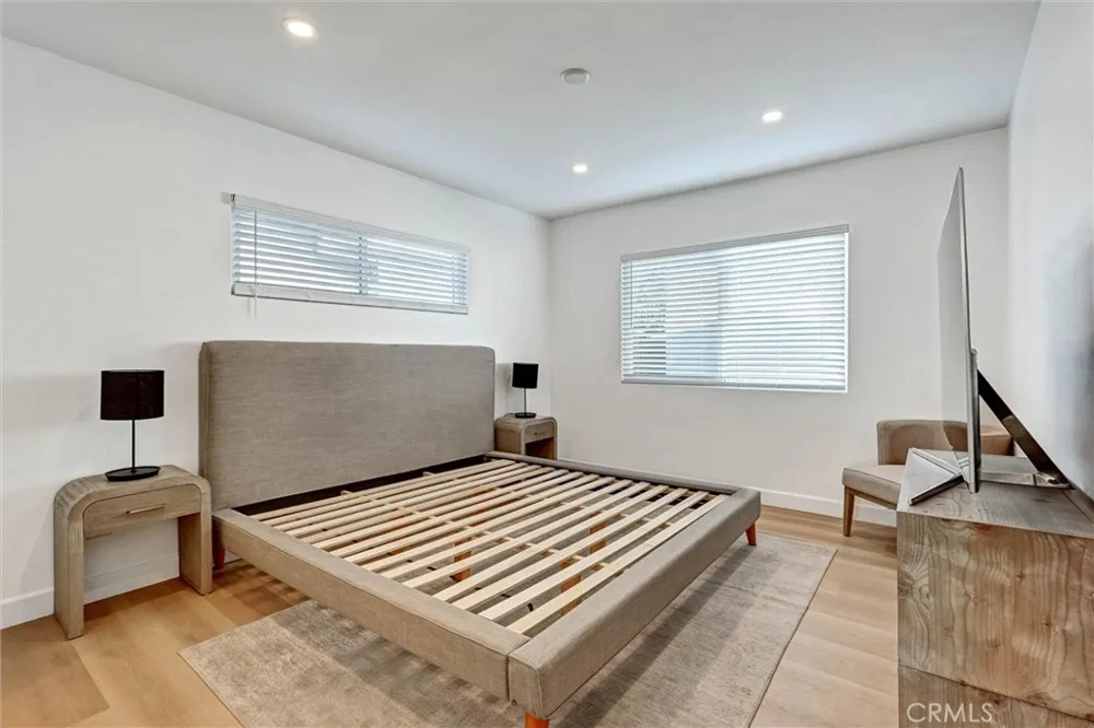 8612 Mason Winnetka, CA 91306