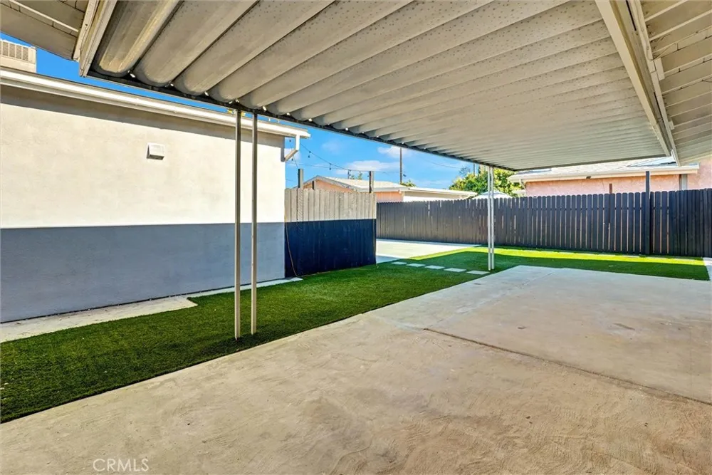 8612 Mason Winnetka, CA 91306