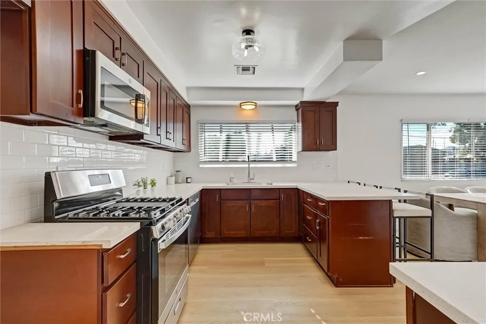 8612 Mason Winnetka, CA 91306