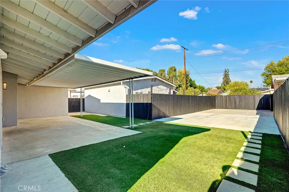 8612 Mason Winnetka, CA 91306