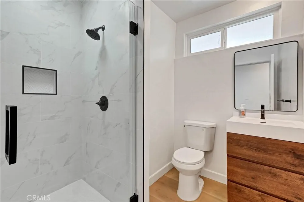 8612 Mason Winnetka, CA 91306