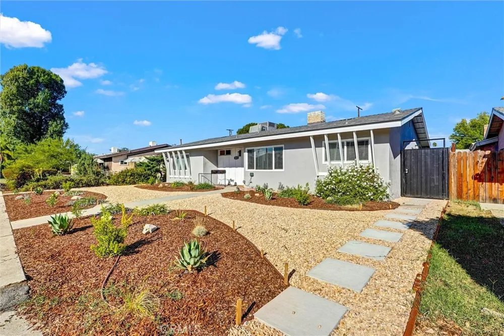 8612 Mason Winnetka, CA 91306