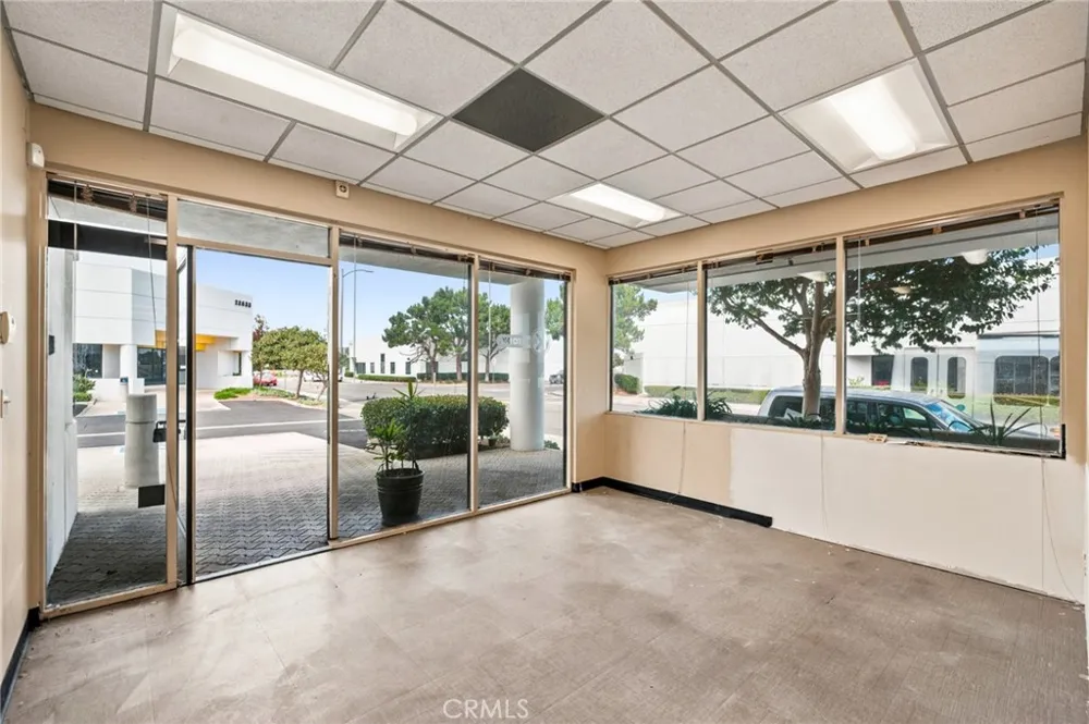 22857 Lockness Los Angeles, CA 90501
