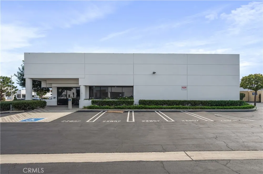 22857 Lockness Los Angeles, CA 90501