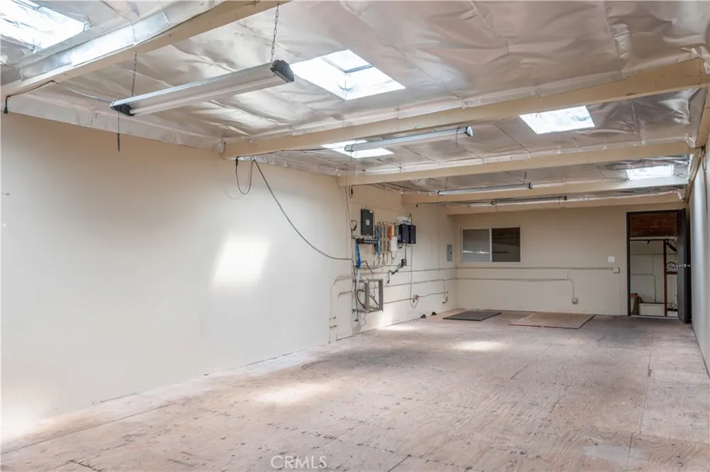 22857 Lockness Los Angeles, CA 90501
