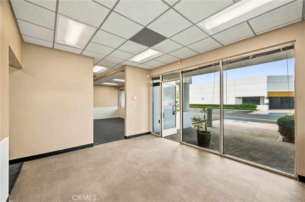 22857 Lockness Los Angeles, CA 90501
