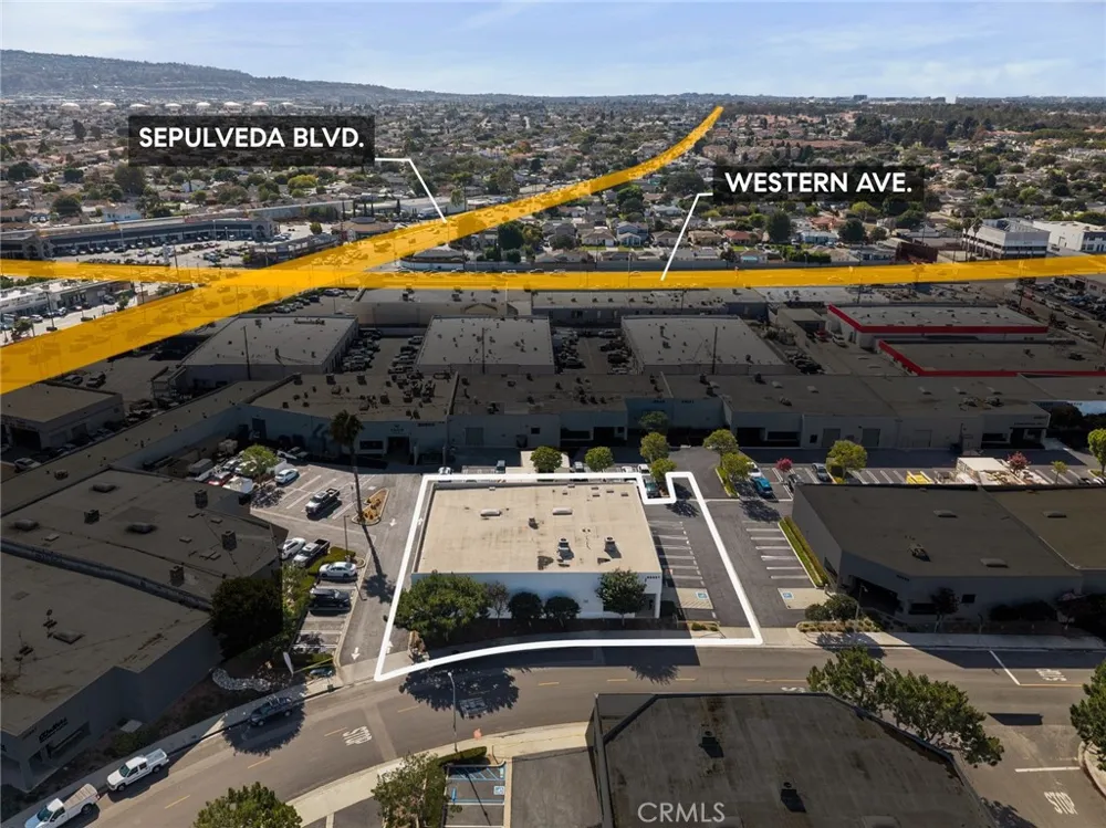 22857 Lockness Los Angeles, CA 90501