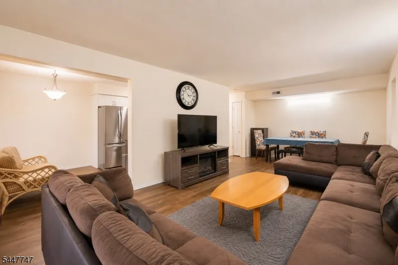 201 Edison Glen Ter Edison, NJ 08837