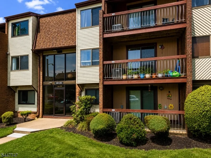 201 Edison Glen Ter Edison, NJ 08837