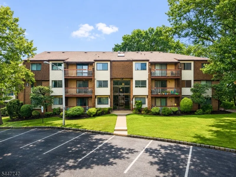 201 Edison Glen Ter Edison, NJ 08837