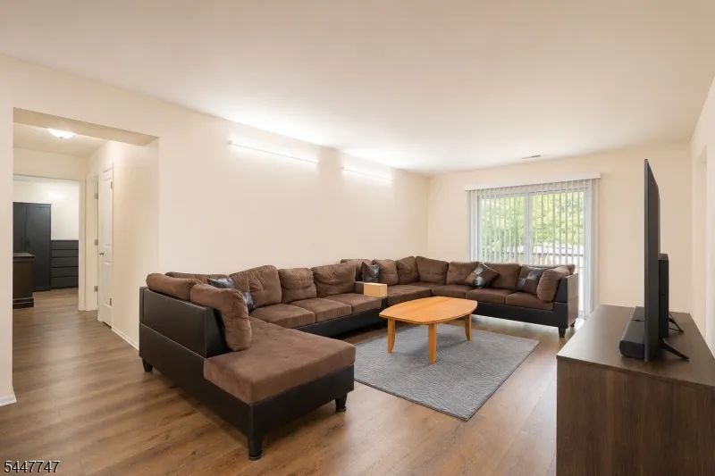 201 Edison Glen Ter Edison, NJ 08837
