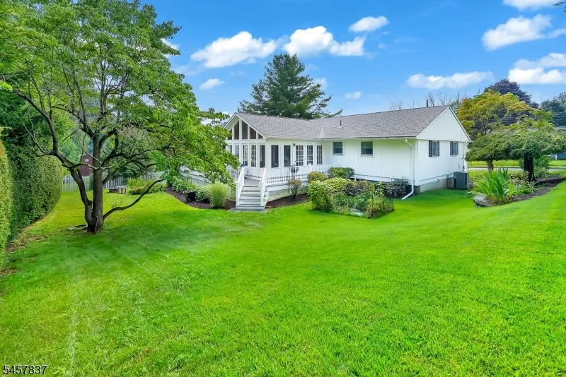 11 Fairview Ave Newton Town, NJ 07860